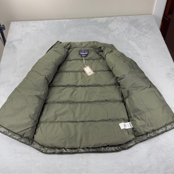 Patagonia NWT Women's Size Small Raven Rocks 75% Down 25% Feathers 28030 - Picture 3 of 13